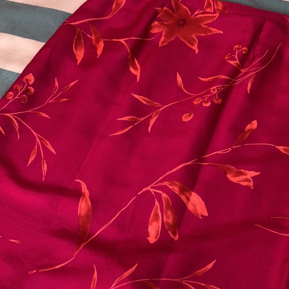 Resort wear silk shantung skirt in tropical print - Picture 3 of 4